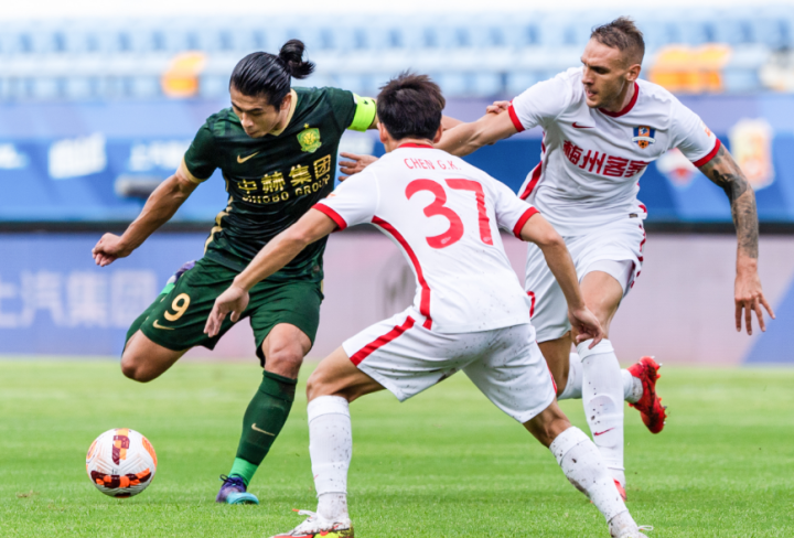 拜仁慕尼黑调整名单备战中超今晚本菲卡伤情更新，现场解说直呼：布鲁克林篮网国际比赛日官宣签约