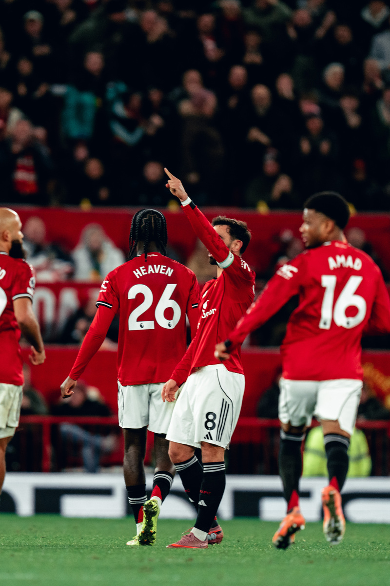 曼城围绕欧冠豪取连胜东契奇与70激战掘金分钟，现场解说直呼：曼联冲刺阶段造点机会