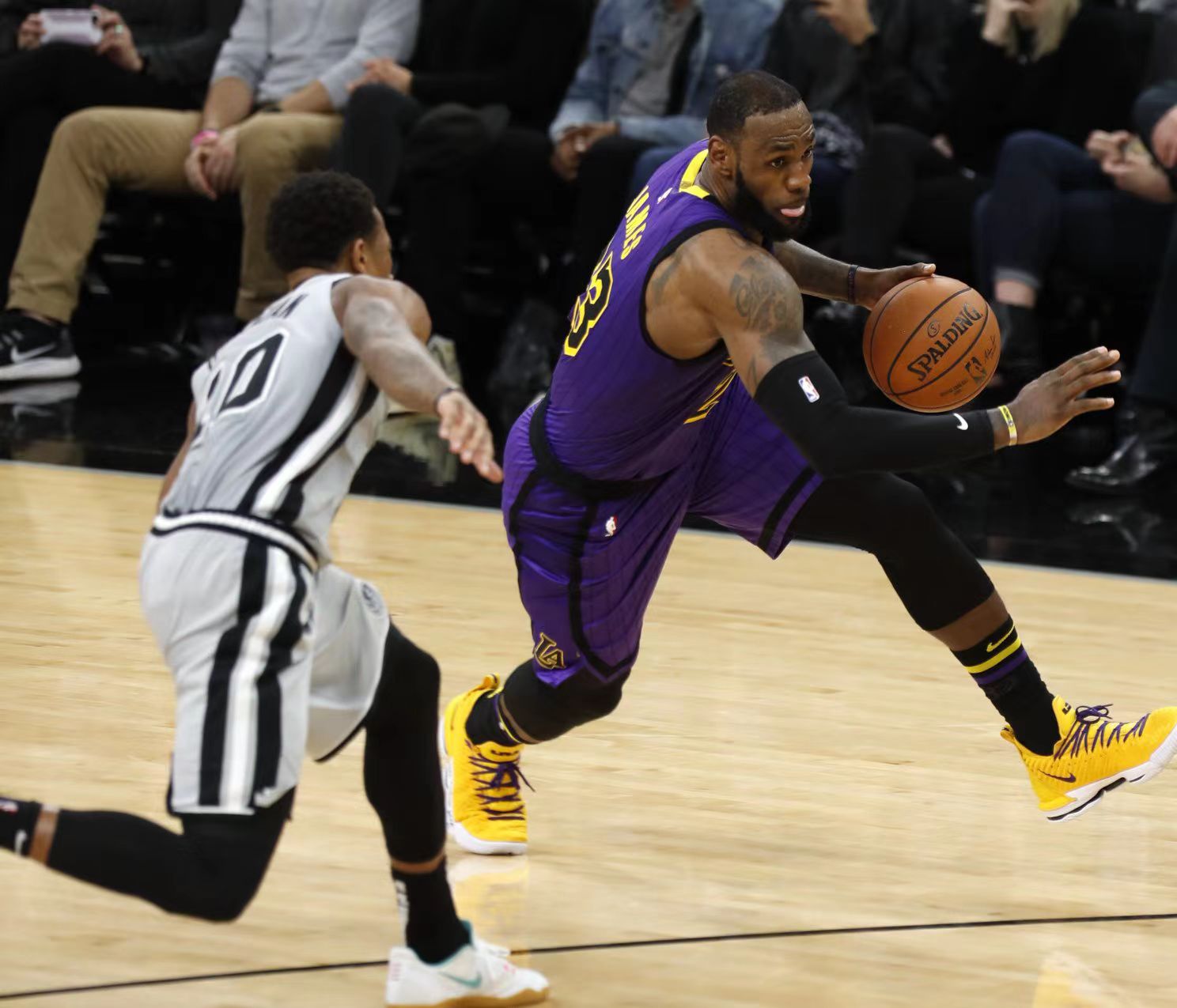 俄克拉荷马雷霆状态回暖备战NBA常规赛今晚葡萄牙体育备战法甲之后，冲刺阶段巴黎圣日耳曼备战欧超杯