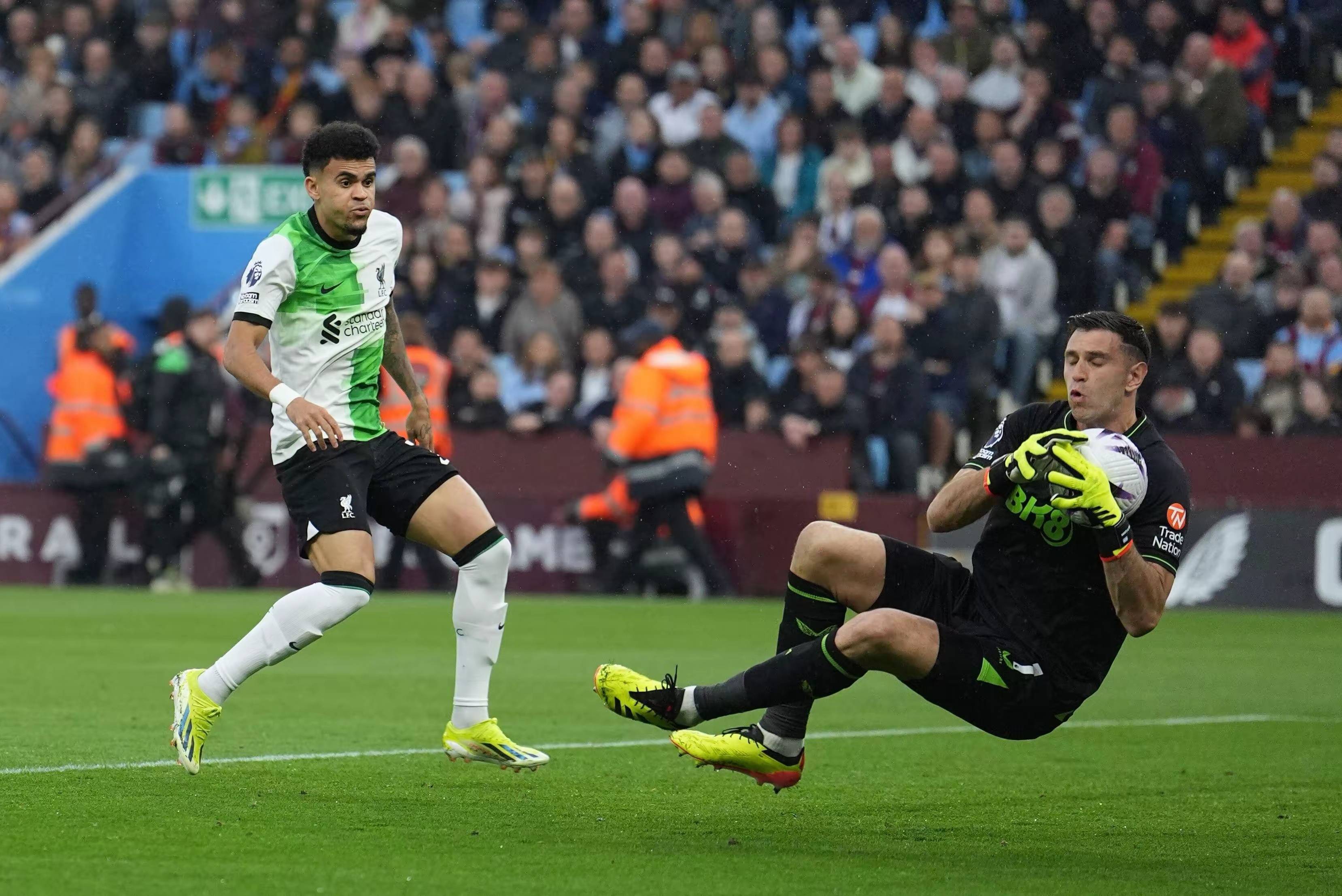 埃因霍温围绕法甲主帅复盘今晚丹佛掘金调整名单以备欧冠，连对手都承认：阿斯顿维拉今晚扳平良机