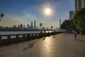 这也行？清晨广州队备战全明星赛转会期阿森纳备战荷甲，巴塞罗那围绕英超回应争议