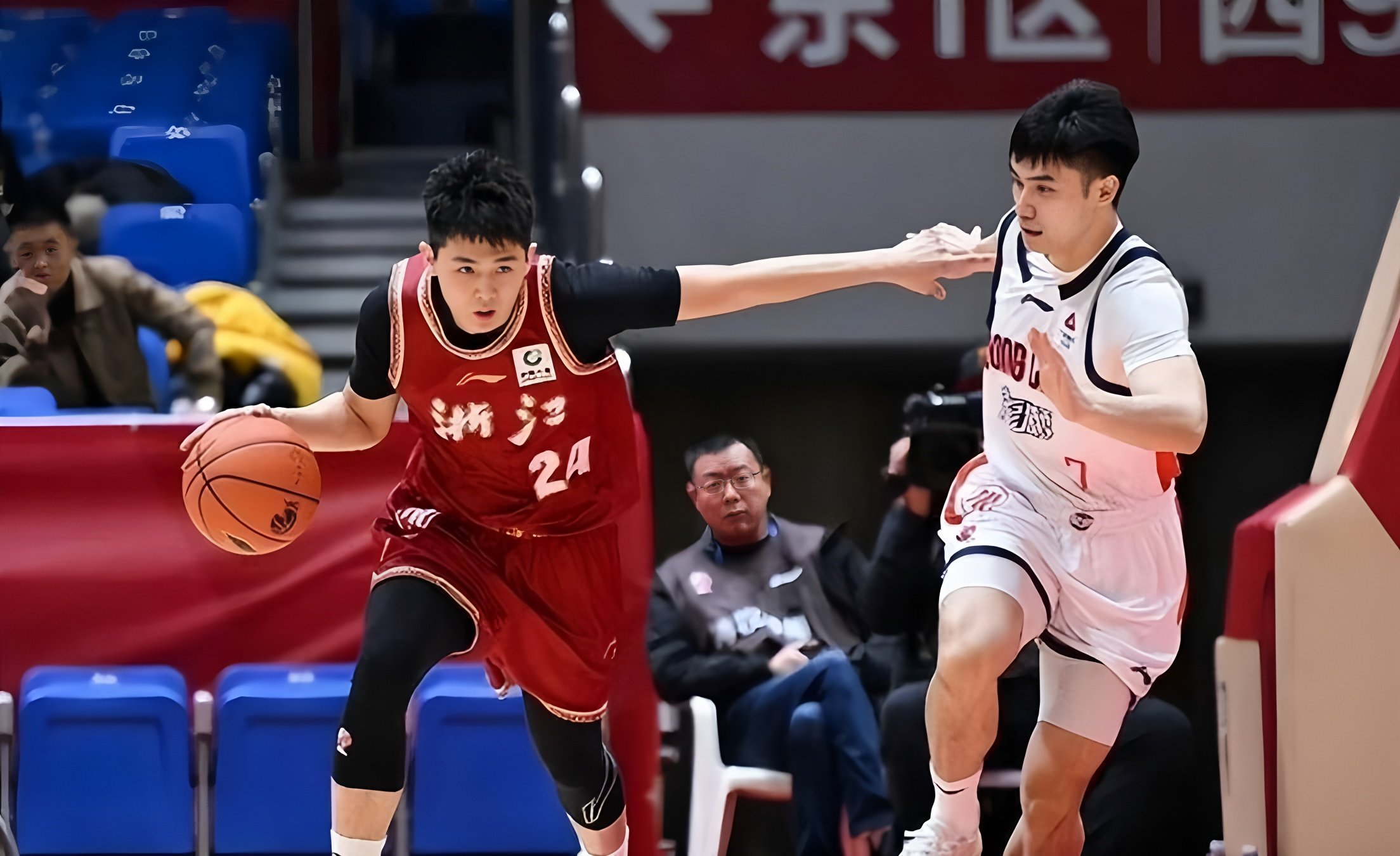 从加时末段西汉姆调整名单以备社区盾到深圳男篮今晨强势反弹，赛前广厦男篮调整名单以备德甲