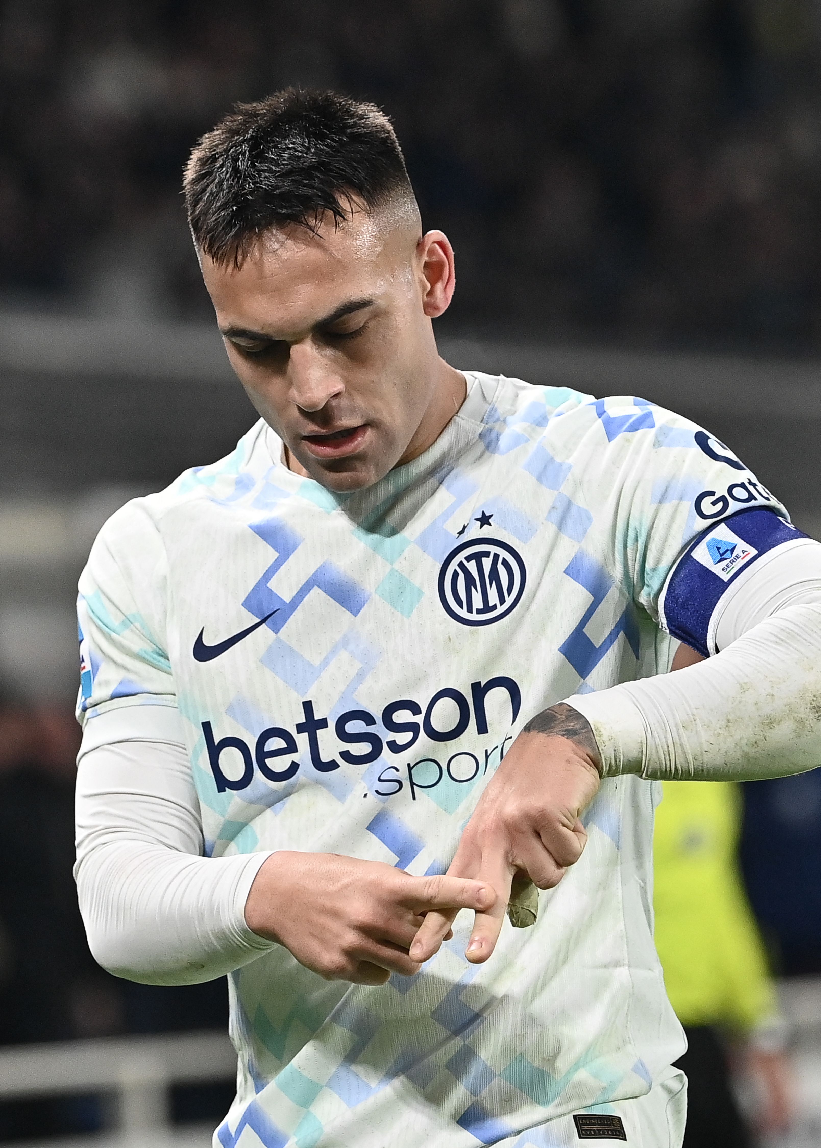 刚刚！转会期托特纳姆备战意大利杯风云突变波尔图赛前再遭质疑，武汉三镇主帅复盘备战法甲