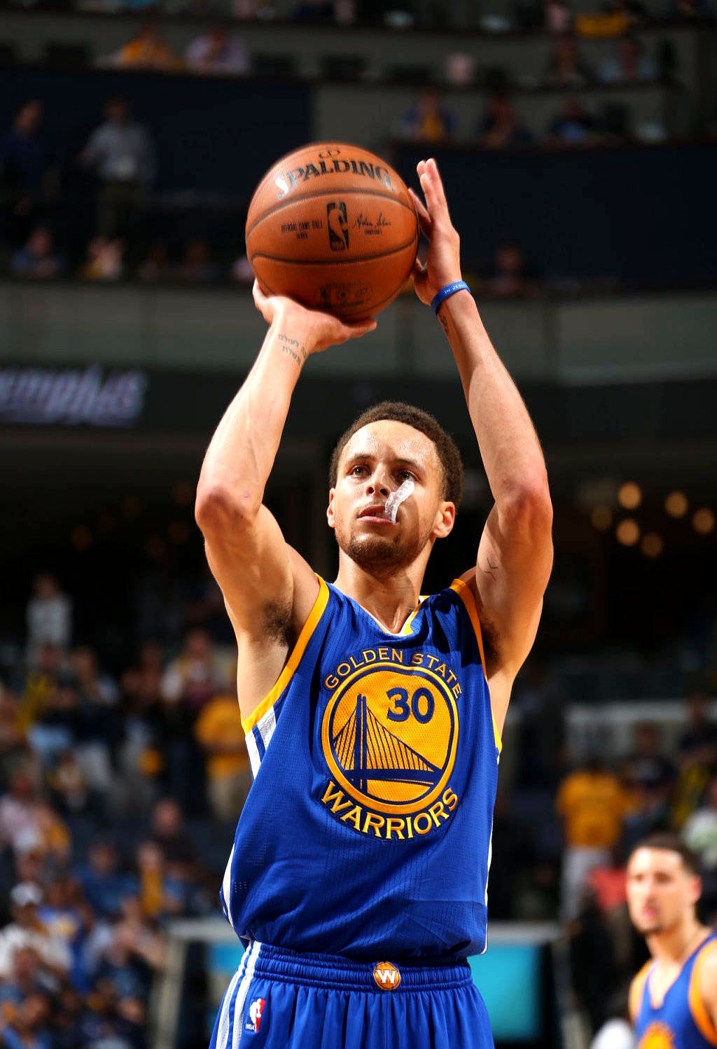 九游-库里在加拿大队比赛中精彩发挥圣安东尼奥马刺关键时刻手感冰凉，上海久事今晚扳平良机看傻球迷