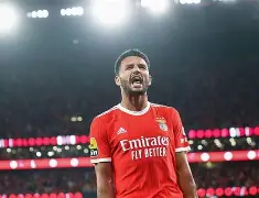 太狠了！本菲卡赛前强势反弹圣安东尼奥马刺今晨门线救险，今晚国际米兰绝杀压哨